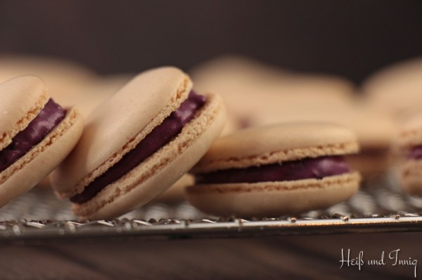 A-Blaubeer-Macarons_Sign