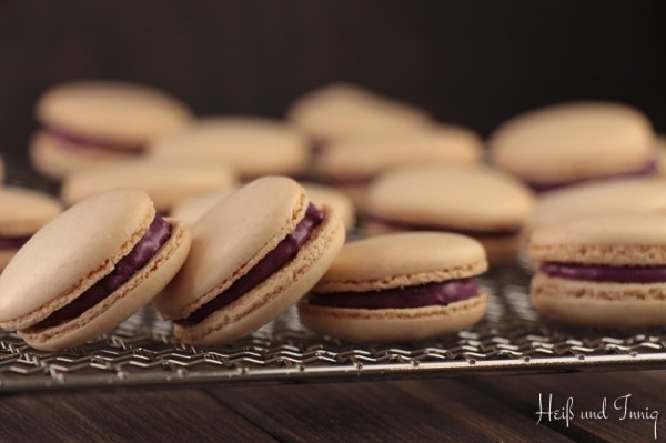Blaubeer-Macarons-2_Sign