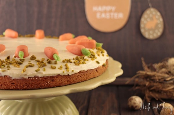 Zu Ostern: Möhren-Walnuss-Kuchen mit Zimtblüte