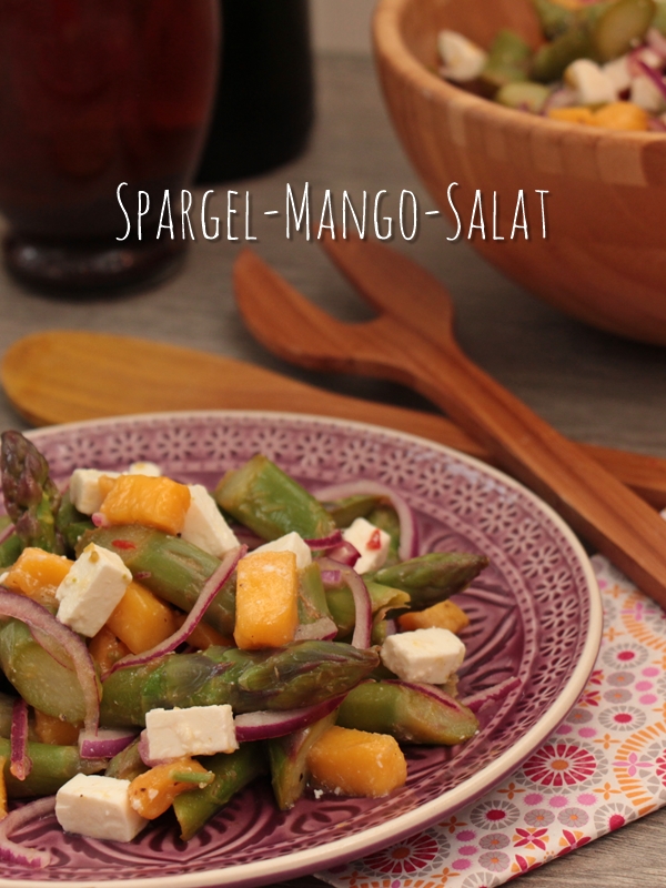 Spargel-Mango-Salat mit Schafskäse und roten Zwiebeln | heissundinnig.com